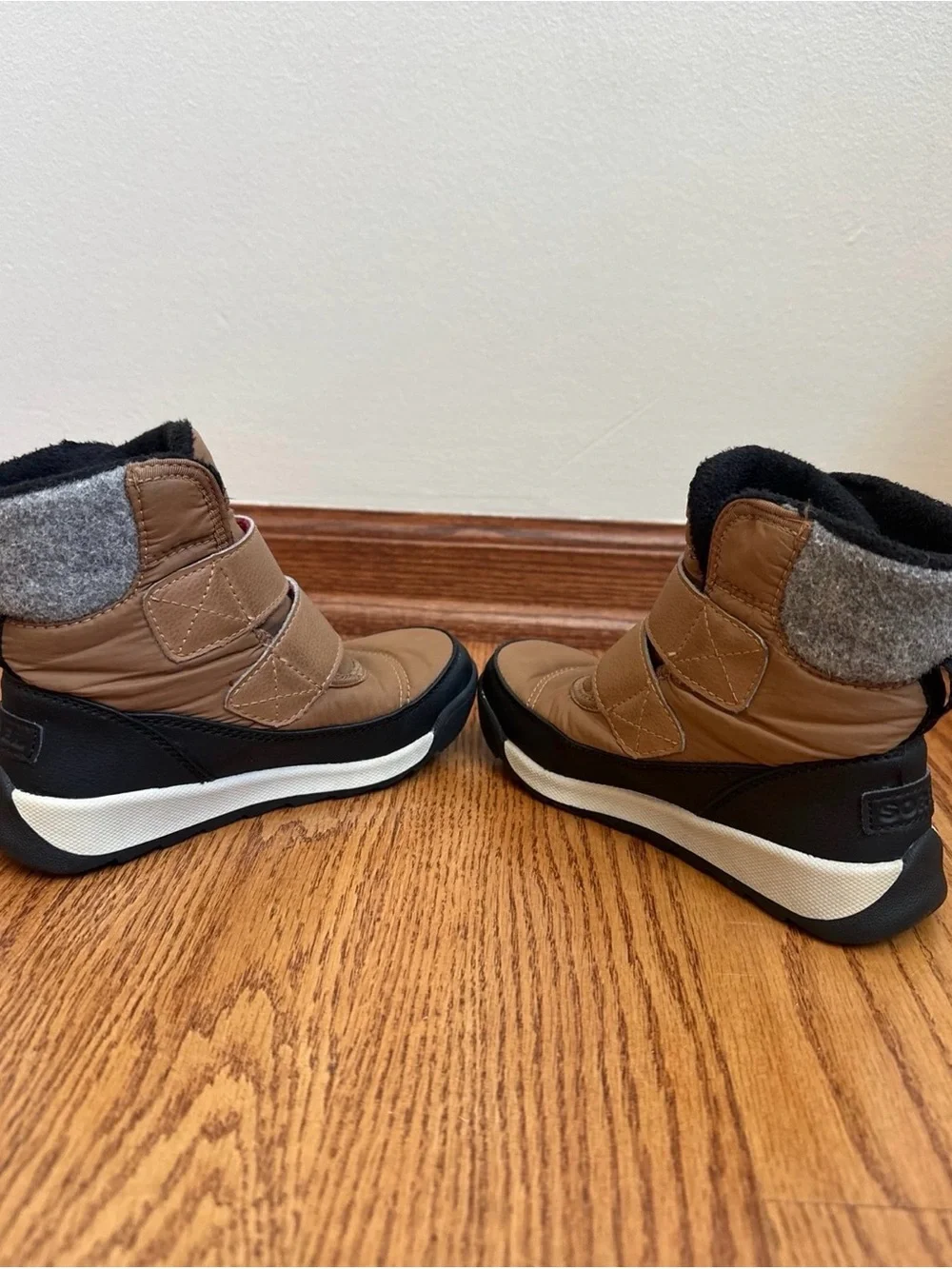 Sorel Whitney II Waterproof Winter Boots Kids 11 Velcro